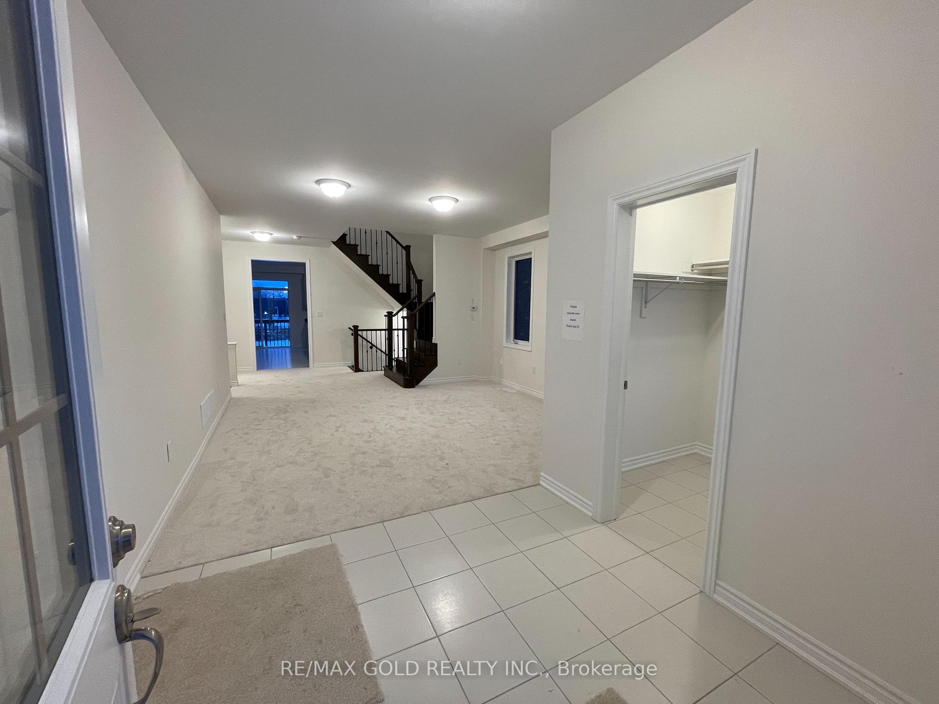 Photo 2 of 21 Sanford Circle, Springwater, Centre Vespra — HOMEH