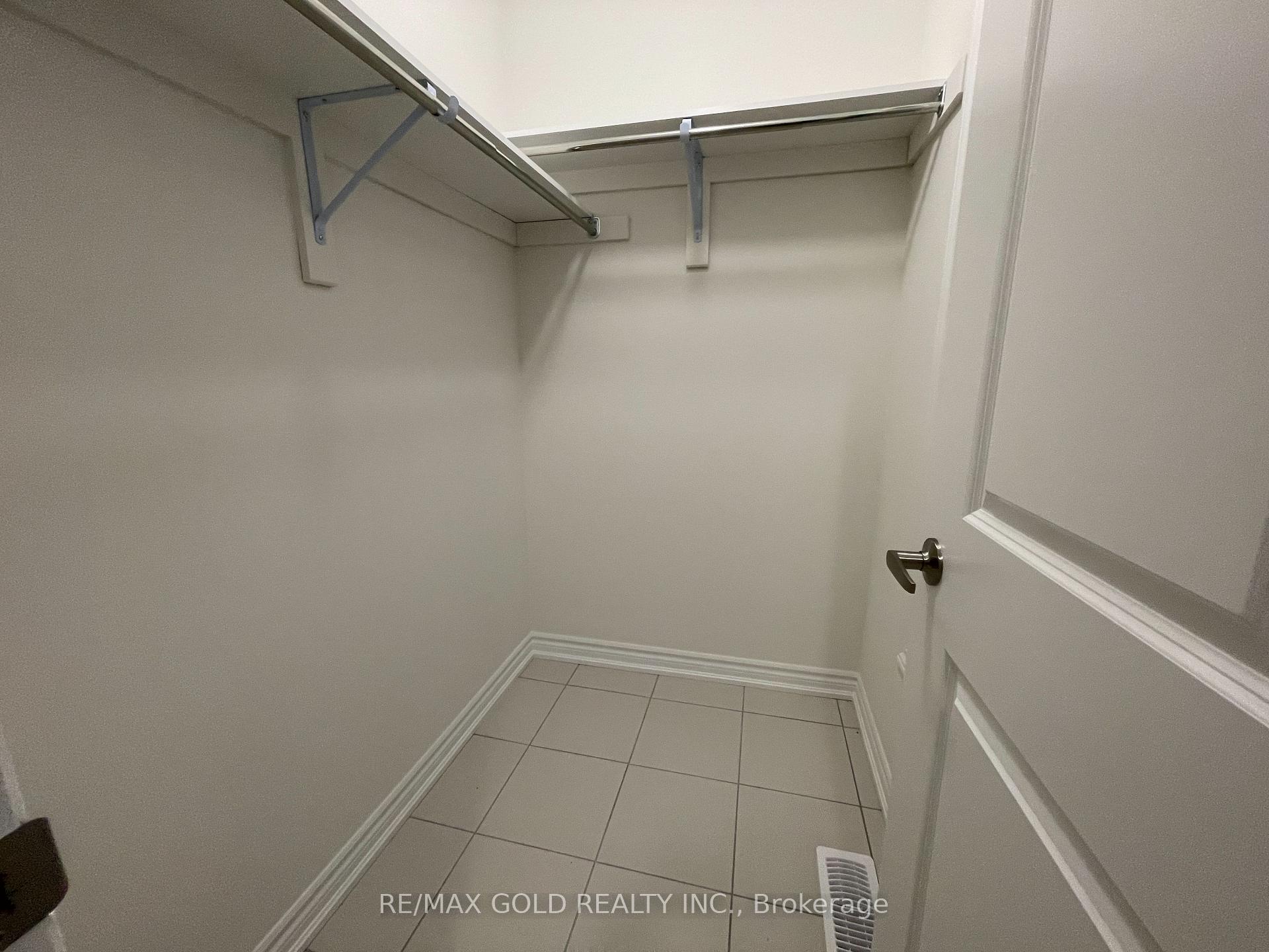 Photo 3 of 21 Sanford Circle, Springwater, Centre Vespra — HOMEH