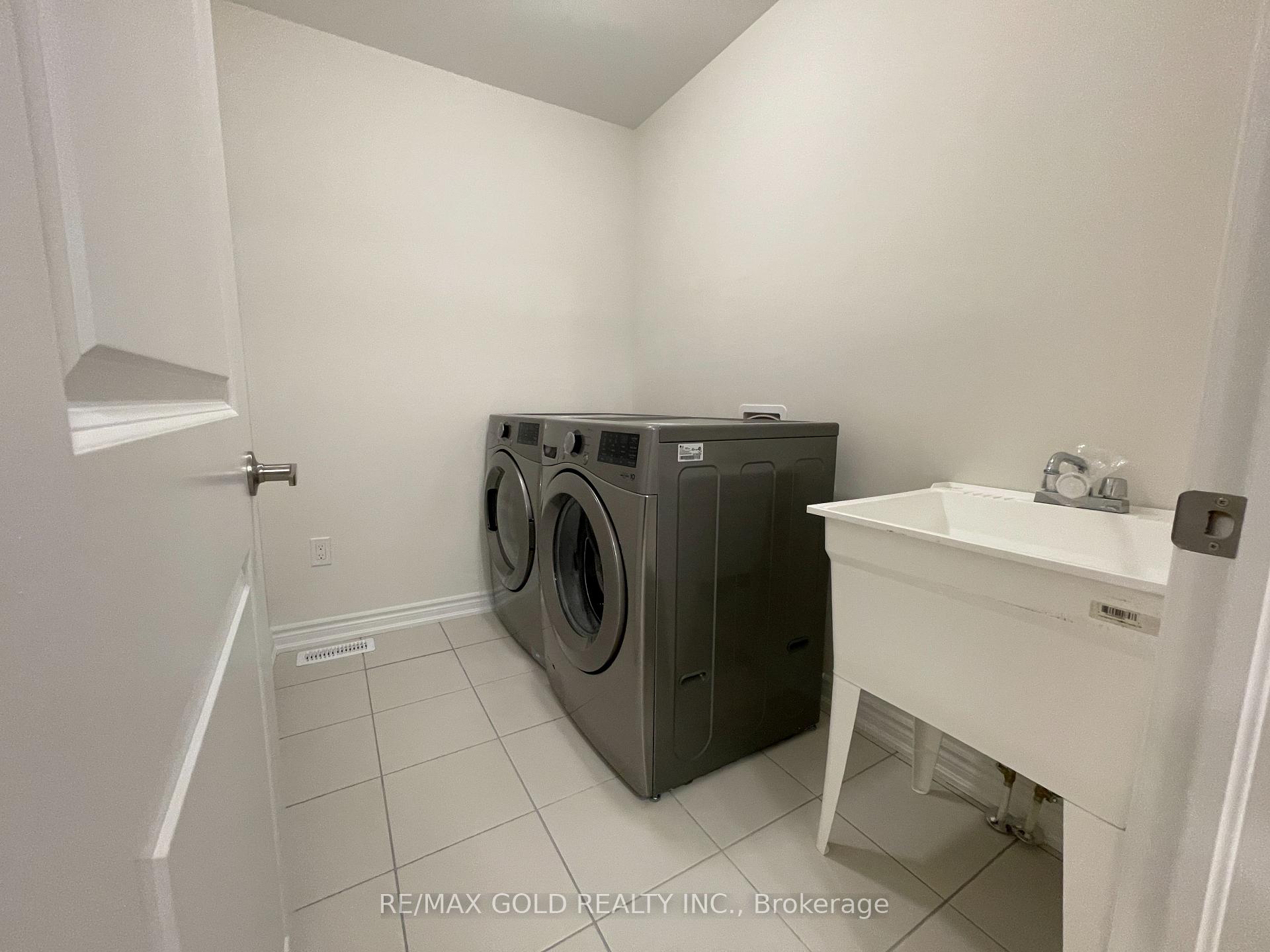 Photo 11 of 21 Sanford Circle, Springwater, Centre Vespra — HOMEH