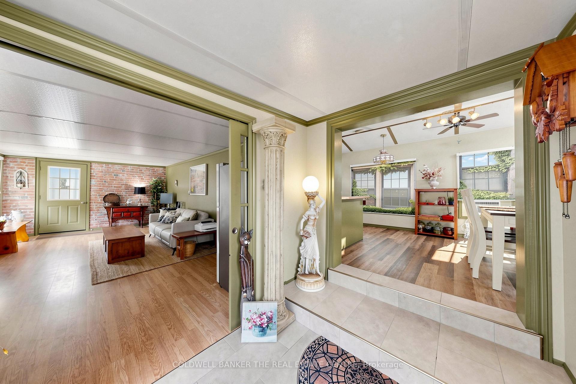 Photo 6 of Unit 308, 285 Crydermans Side Road, Georgina, Baldwin — HOMEH