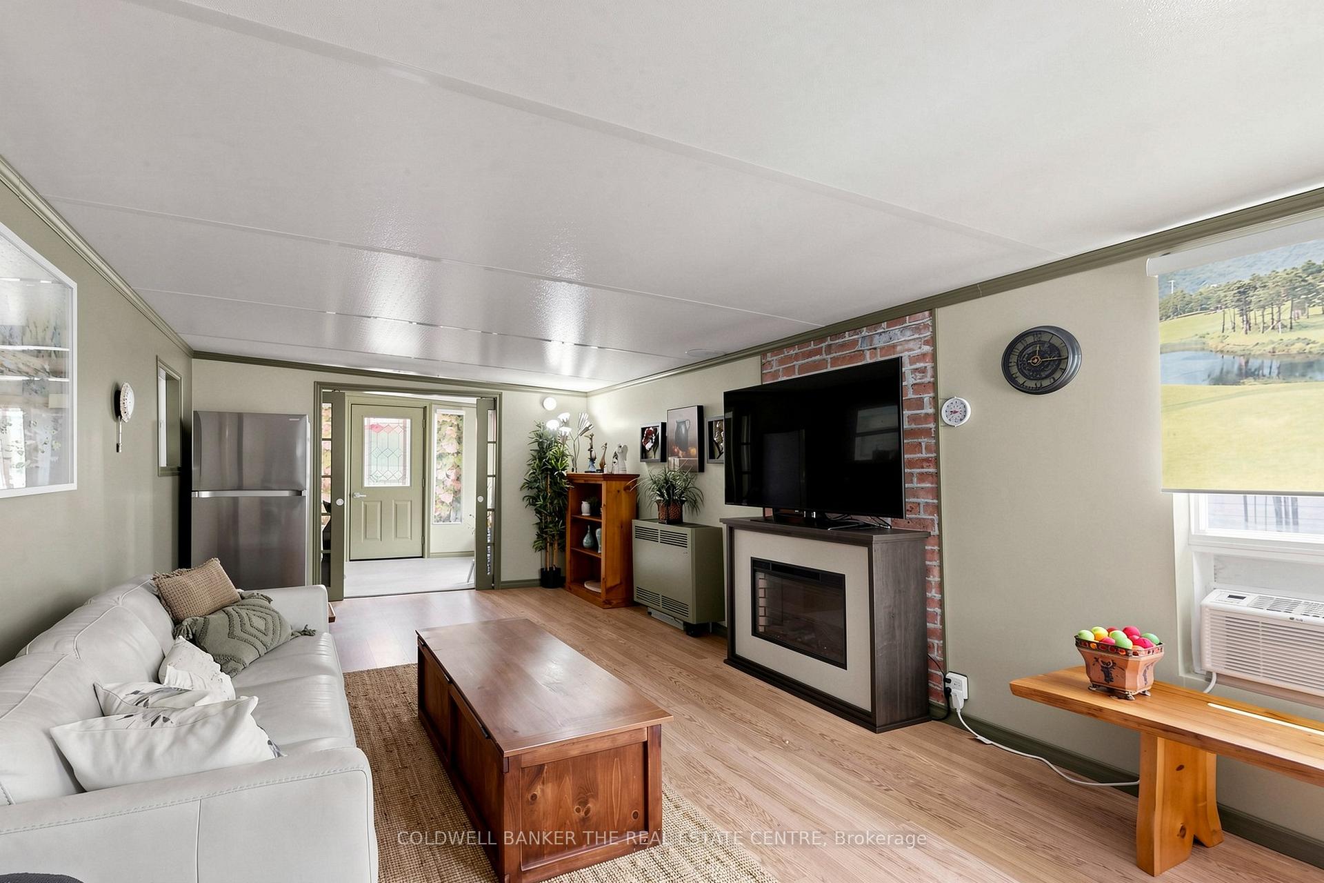 Photo 8 of Unit 308, 285 Crydermans Side Road, Georgina, Baldwin — HOMEH