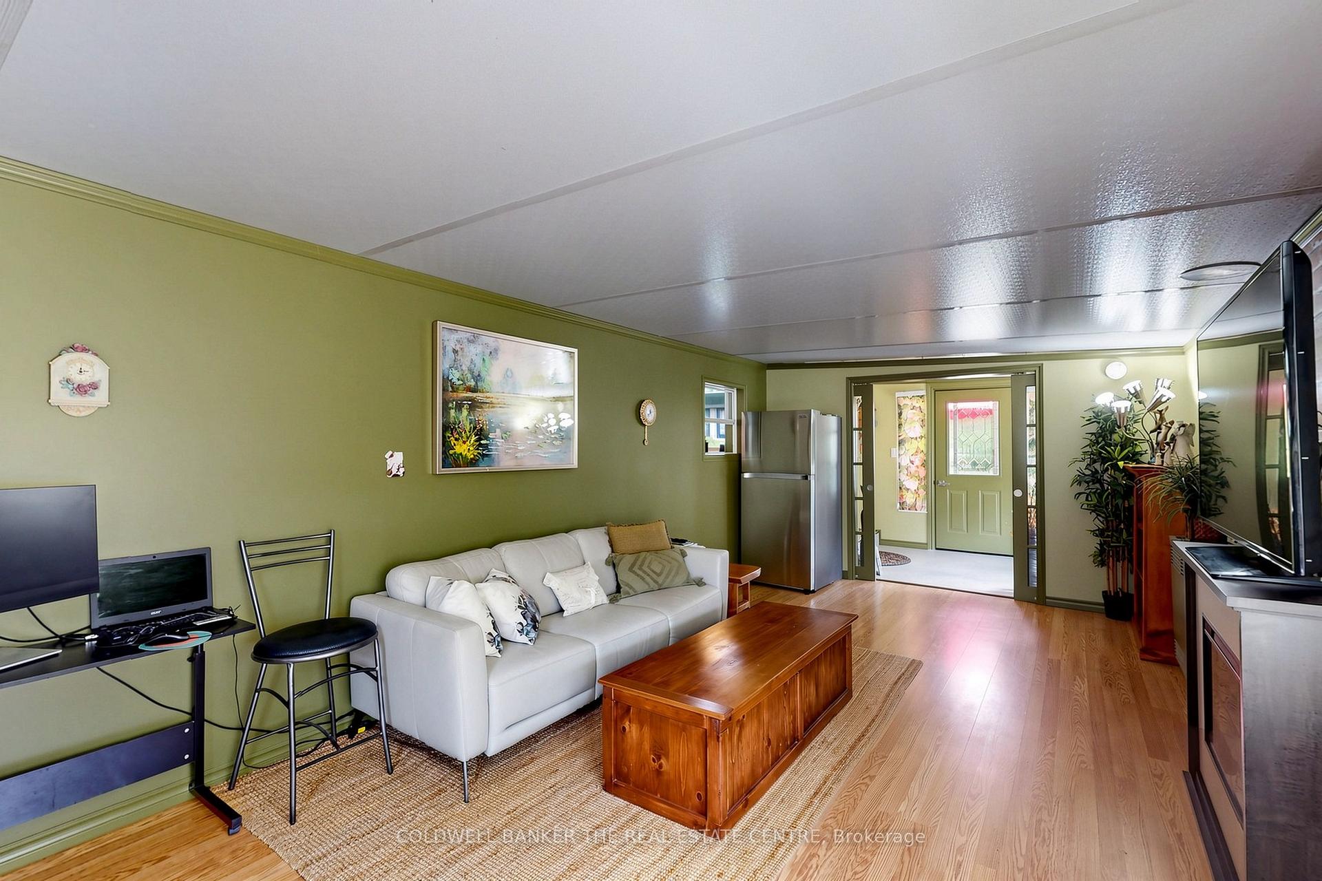 Photo 9 of Unit 308, 285 Crydermans Side Road, Georgina, Baldwin — HOMEH