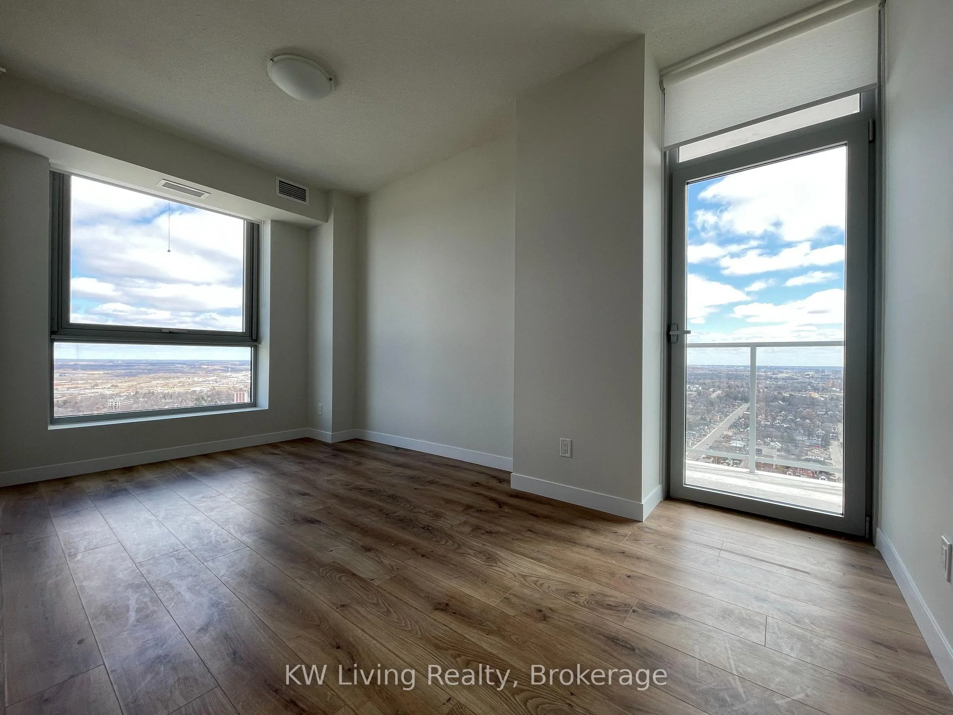 Photo 8 of Unit 3202, 60 Frederick Street, Kitchener, Civic Centre — HOMEH