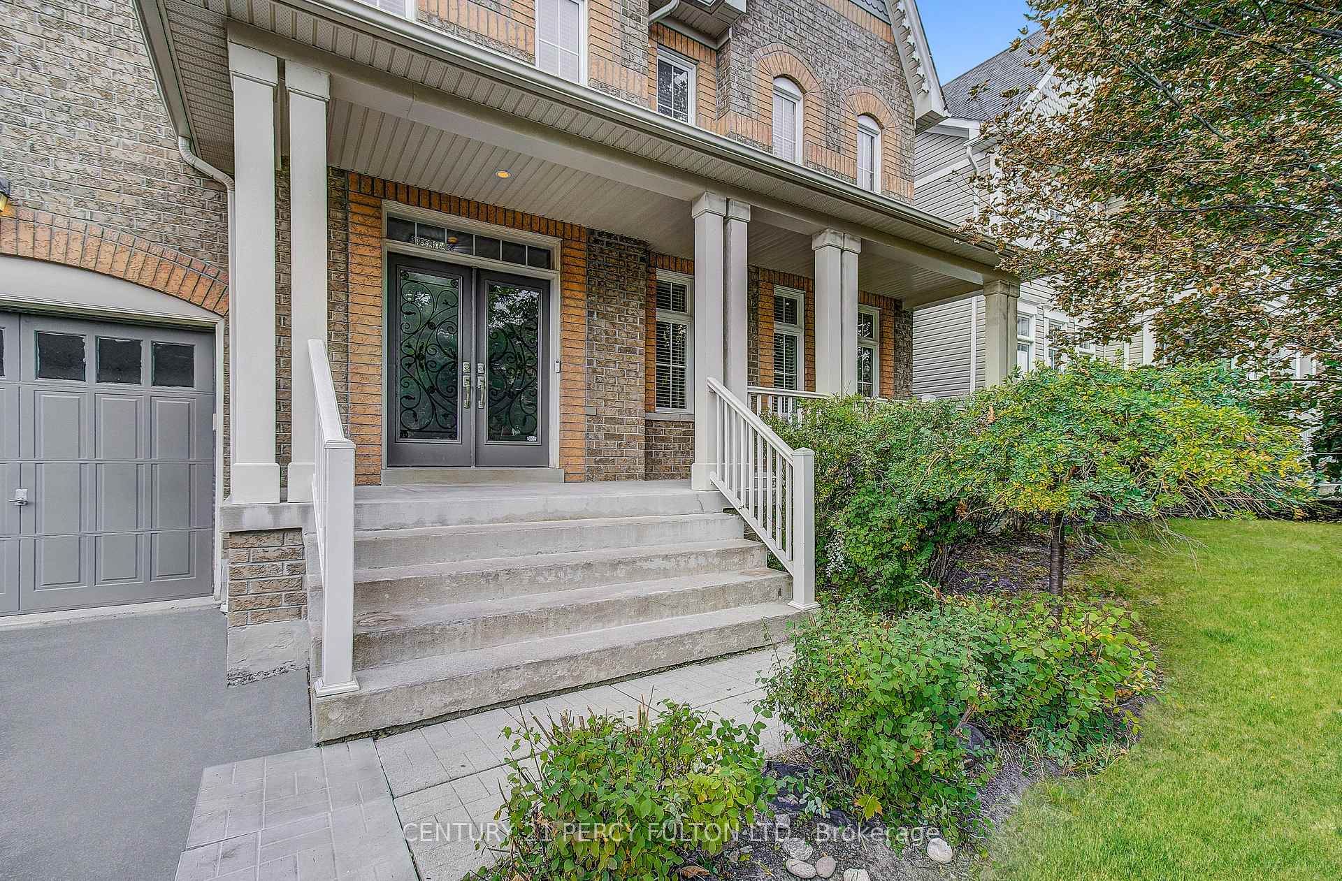 Photo 3 of 24 Bellhouse Place, Whitby, Brooklin — HOMEH