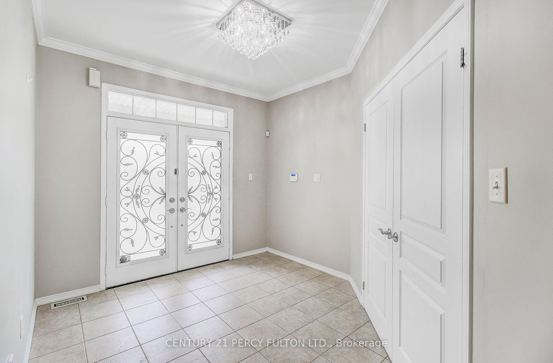 Photo 5 of 24 Bellhouse Place, Whitby, Brooklin — HOMEH