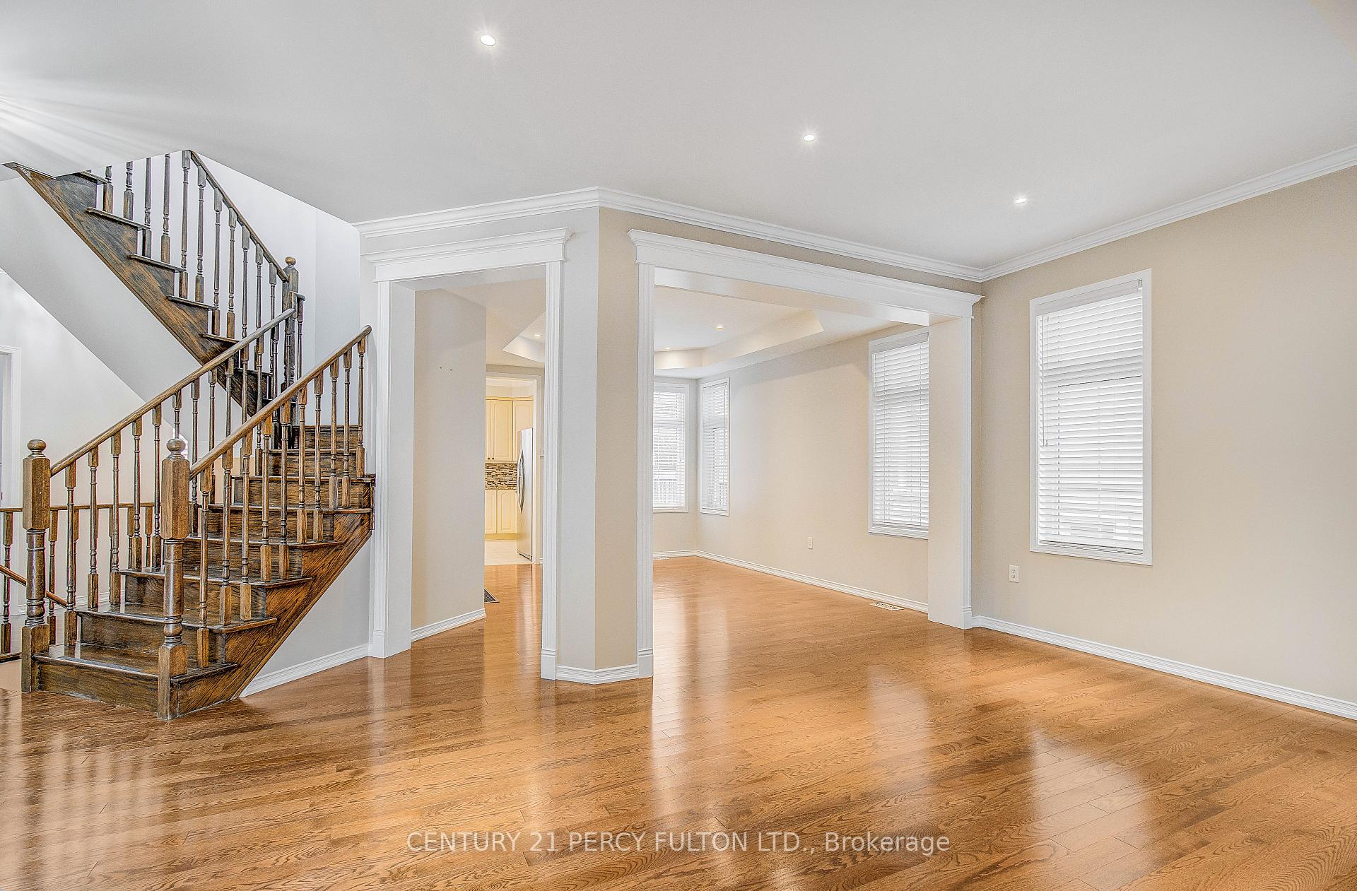 Photo 7 of 24 Bellhouse Place, Whitby, Brooklin — HOMEH