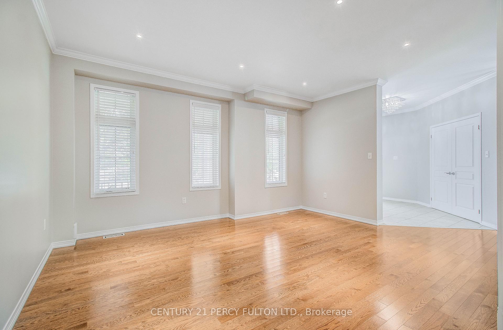 Photo 9 of 24 Bellhouse Place, Whitby, Brooklin — HOMEH