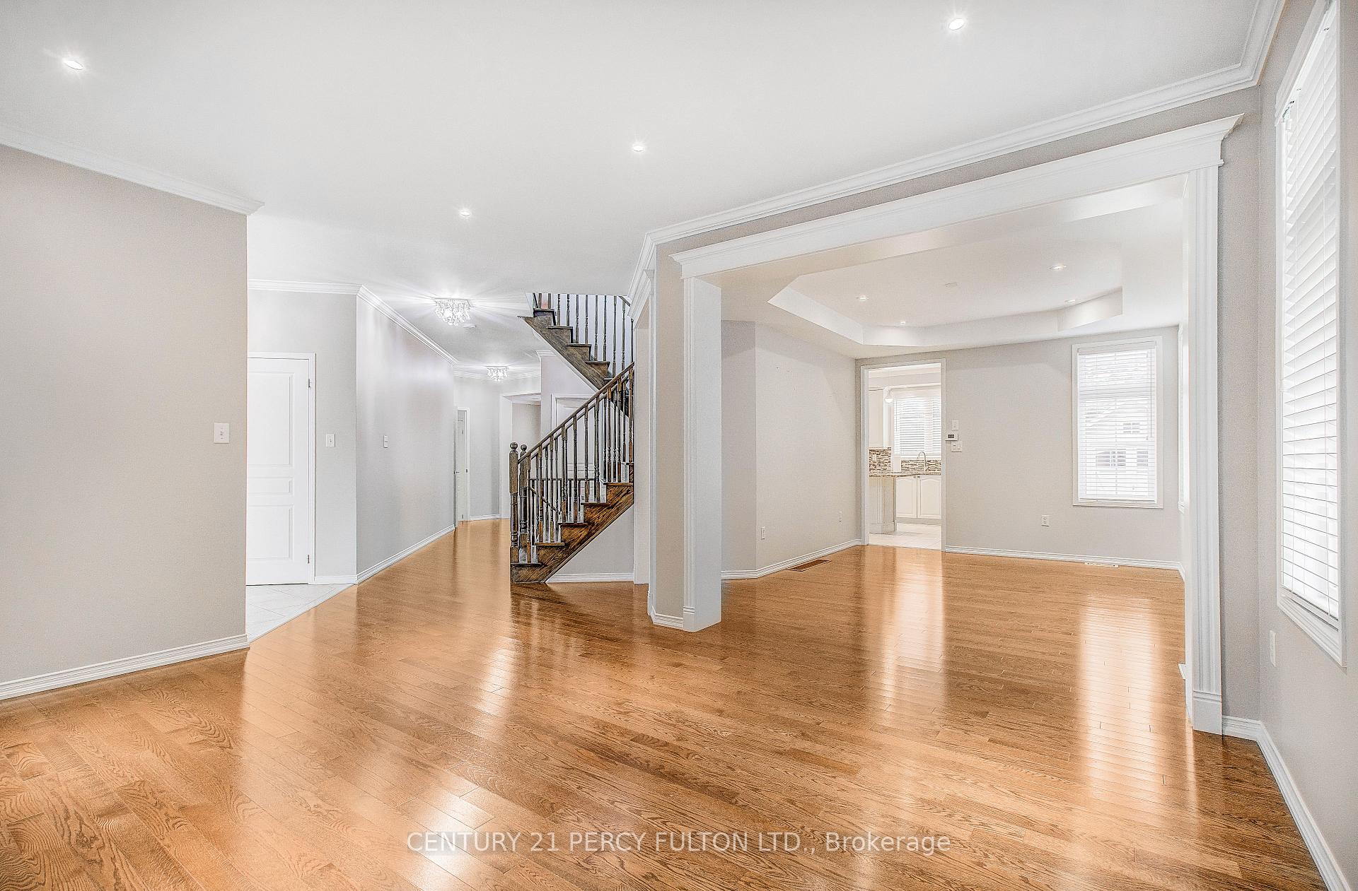 Photo 11 of 24 Bellhouse Place, Whitby, Brooklin — HOMEH