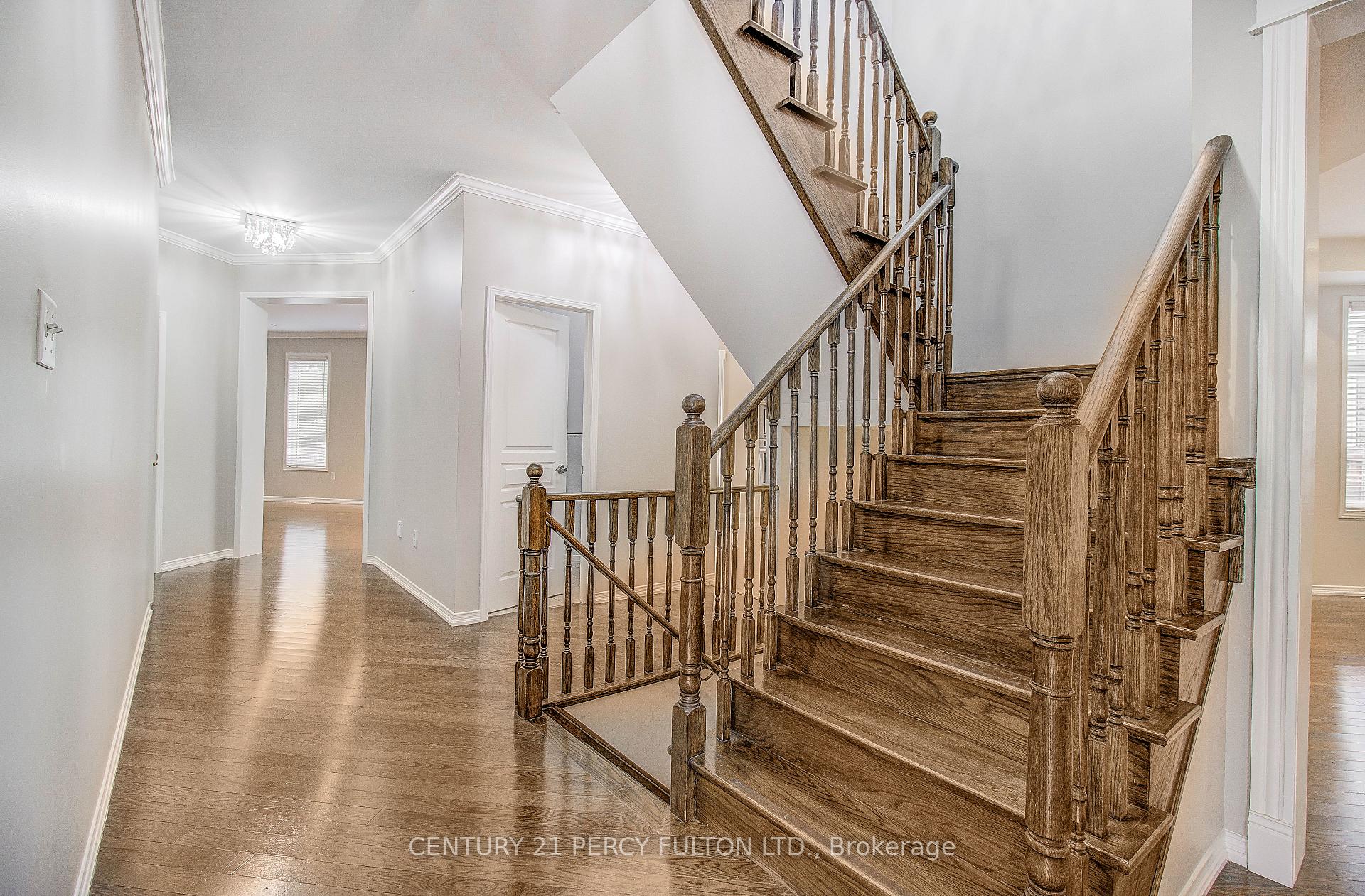 Photo 13 of 24 Bellhouse Place, Whitby, Brooklin — HOMEH
