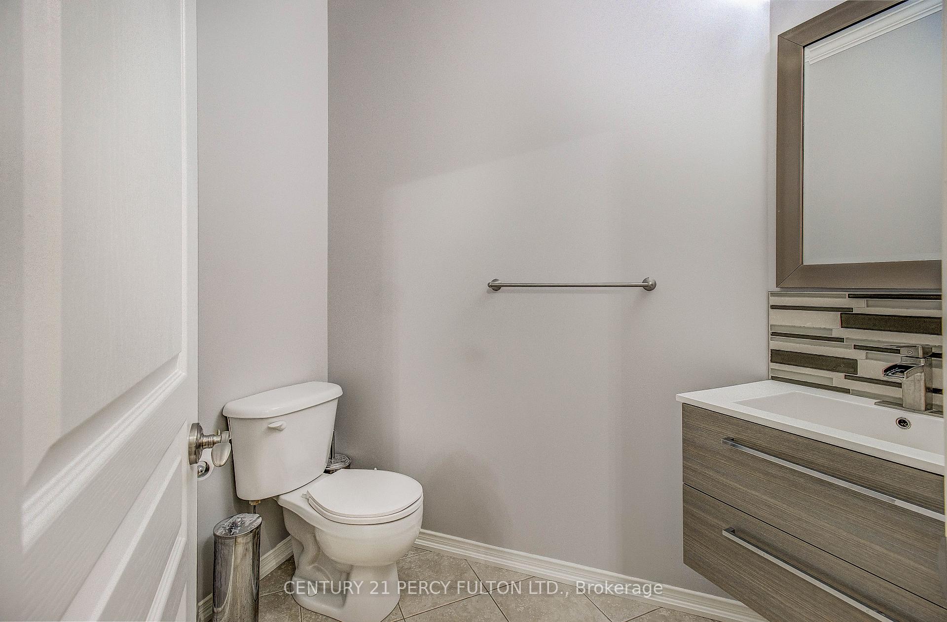 Photo 15 of 24 Bellhouse Place, Whitby, Brooklin — HOMEH