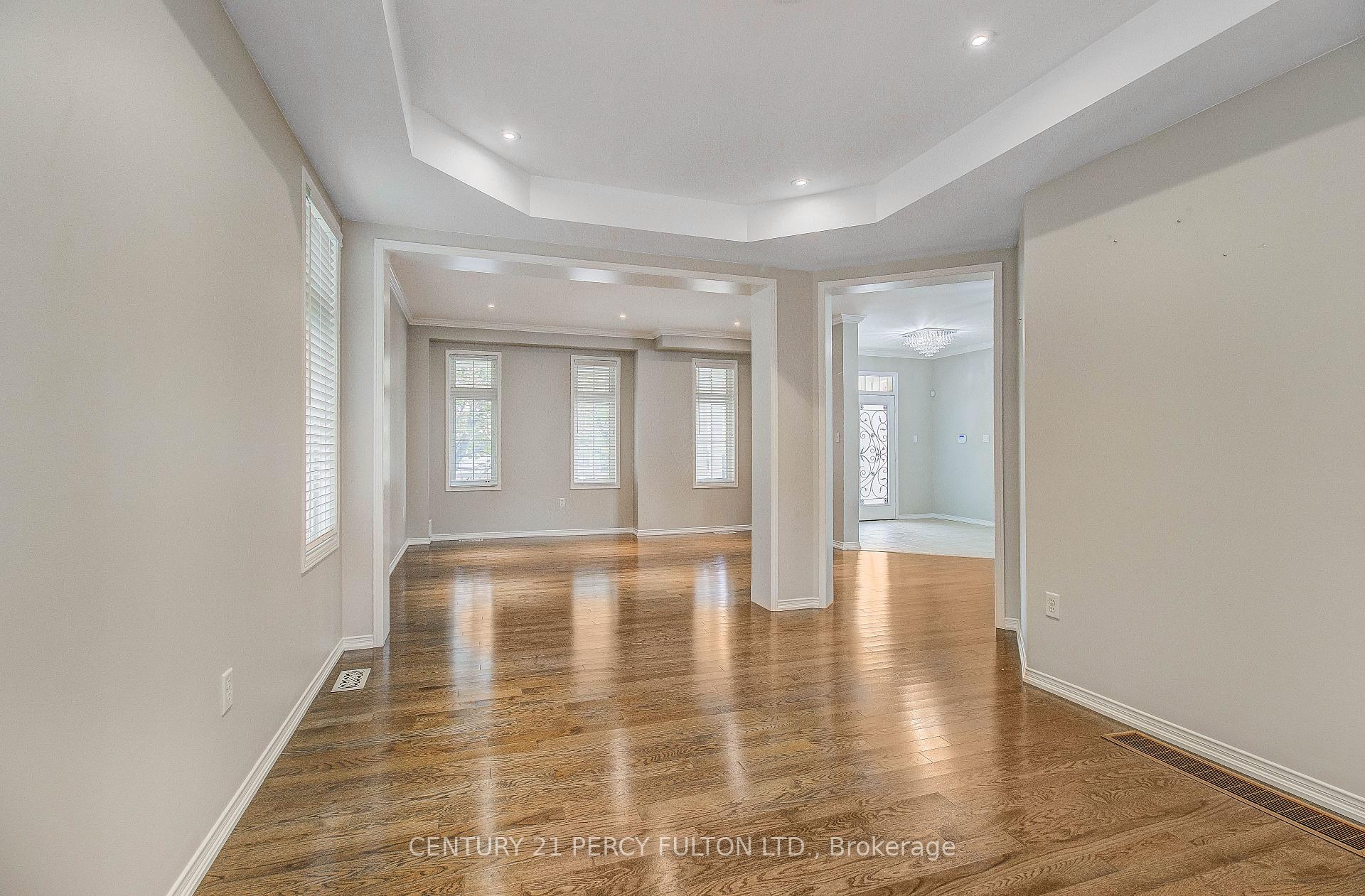 Photo 17 of 24 Bellhouse Place, Whitby, Brooklin — HOMEH