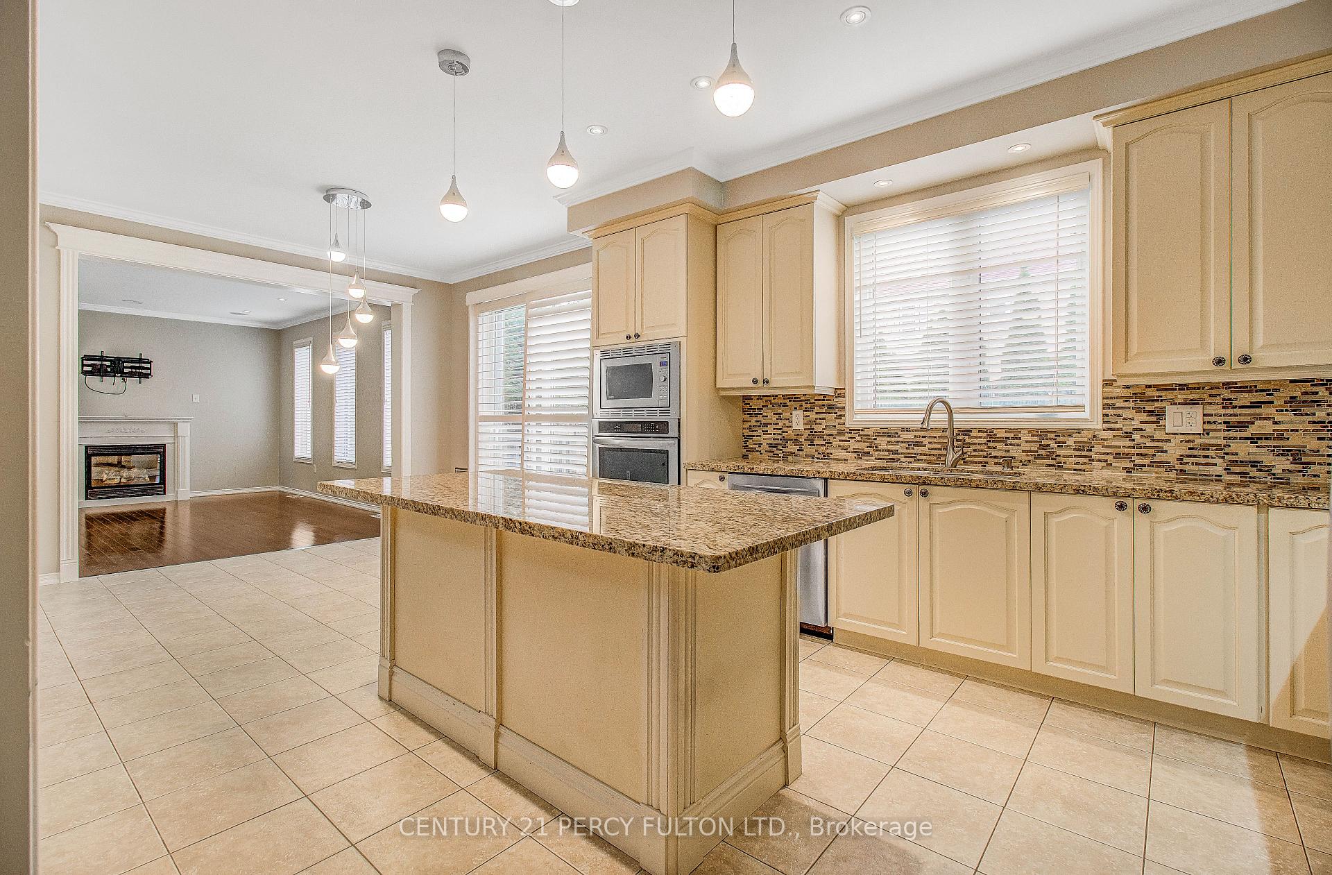 Photo 19 of 24 Bellhouse Place, Whitby, Brooklin — HOMEH