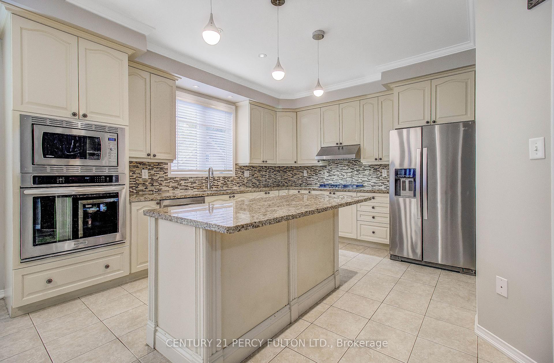 Photo 21 of 24 Bellhouse Place, Whitby, Brooklin — HOMEH
