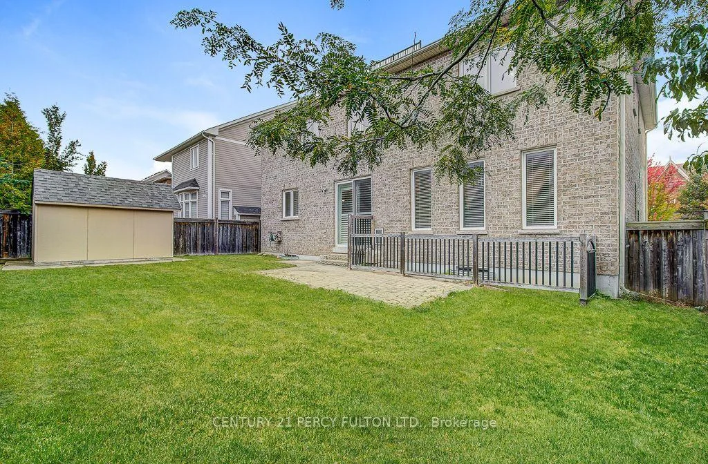 Photo 10 of 24 Bellhouse Place, Whitby, Brooklin — HOMEH