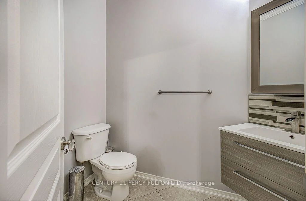 Photo 16 of 24 Bellhouse Place, Whitby, Brooklin — HOMEH