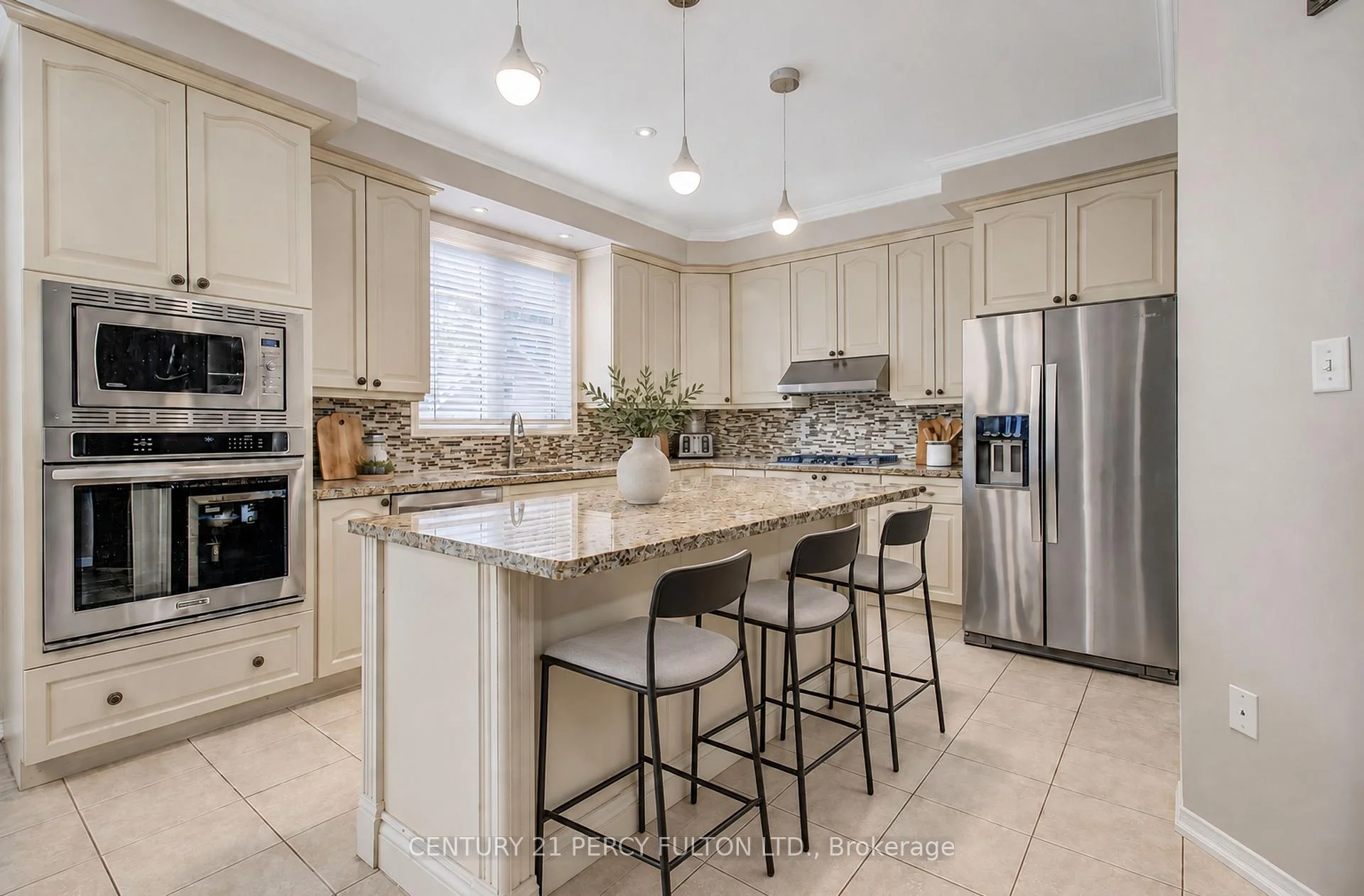 Photo 18 of 24 Bellhouse Place, Whitby, Brooklin — HOMEH