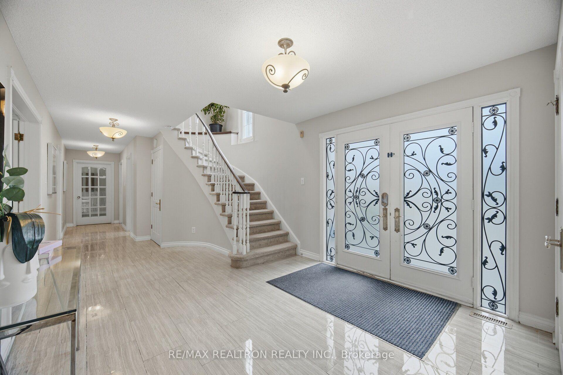 Photo 2 of 80 East Humber Drive, King, King City — HOMEH
