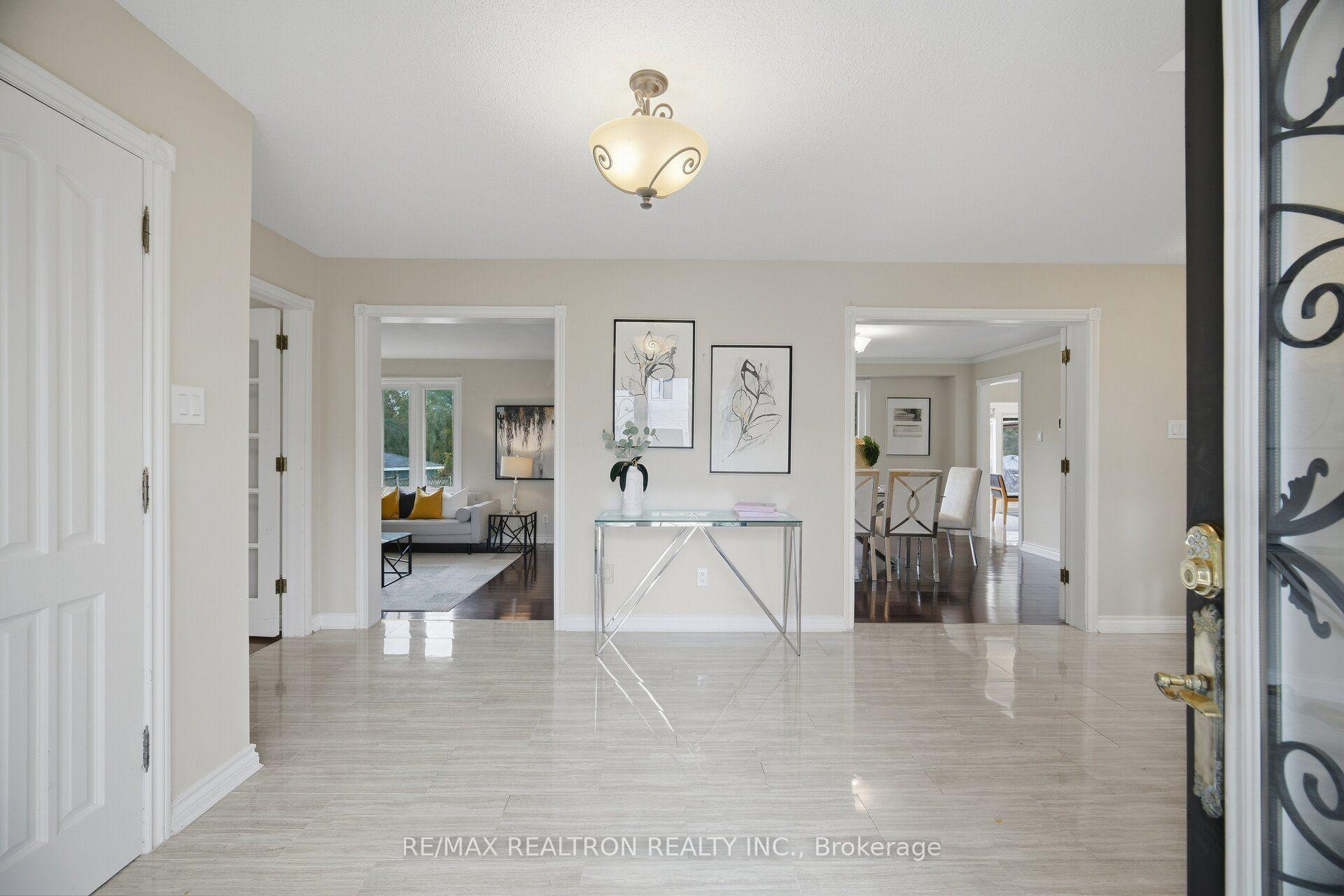 Photo 3 of 80 East Humber Drive, King, King City — HOMEH