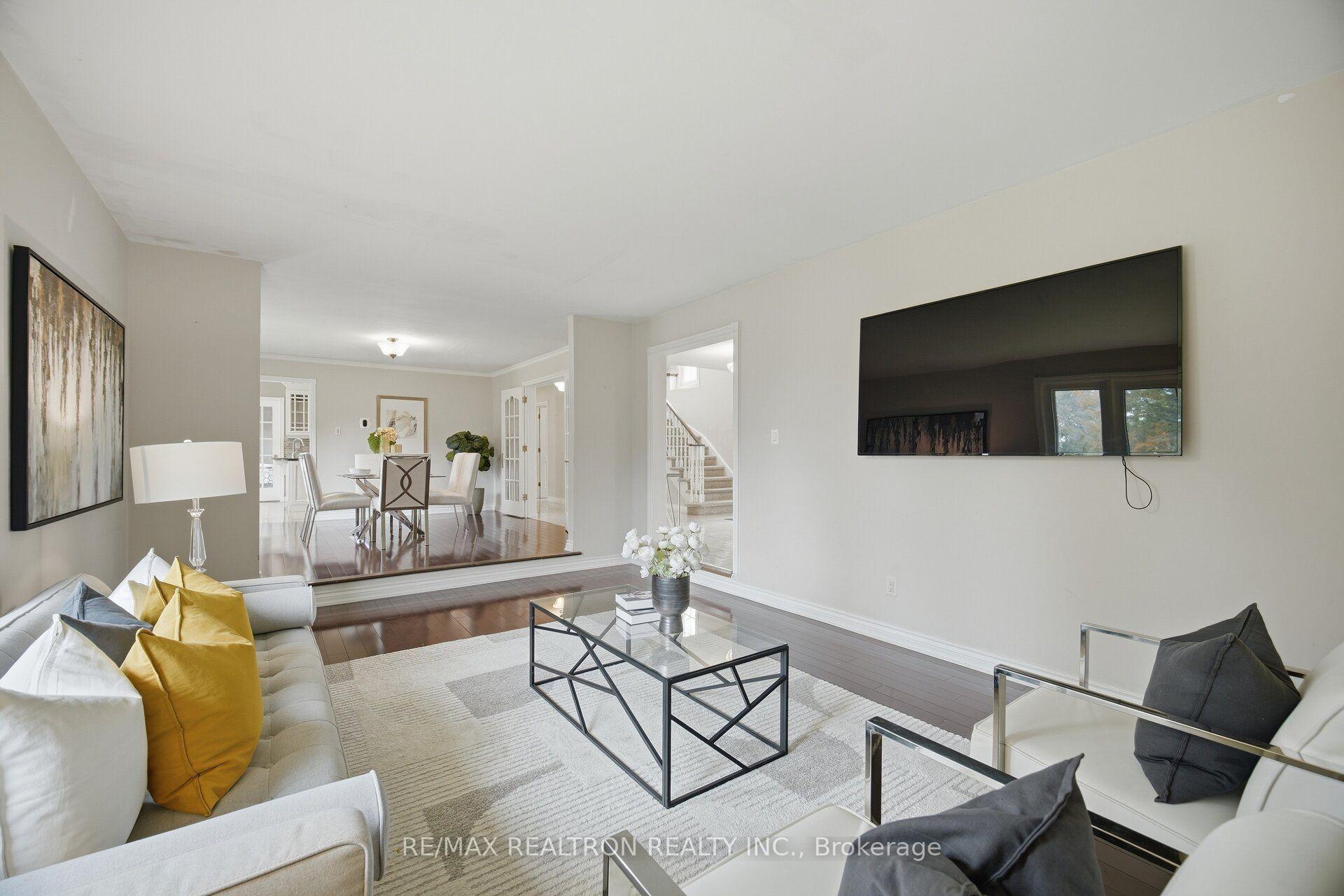 Photo 5 of 80 East Humber Drive, King, King City — HOMEH