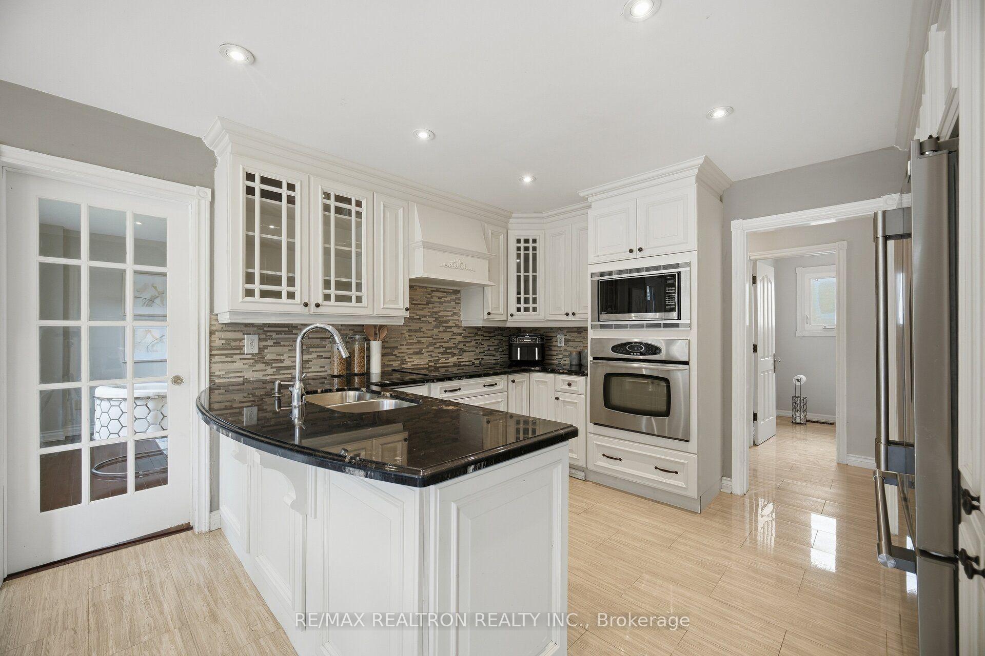 Photo 8 of 80 East Humber Drive, King, King City — HOMEH