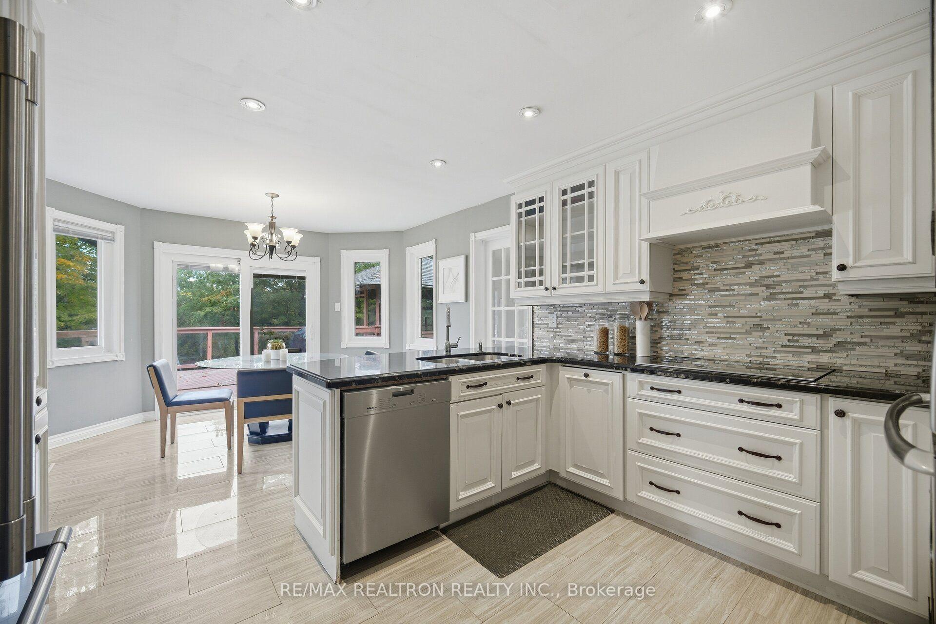Photo 9 of 80 East Humber Drive, King, King City — HOMEH