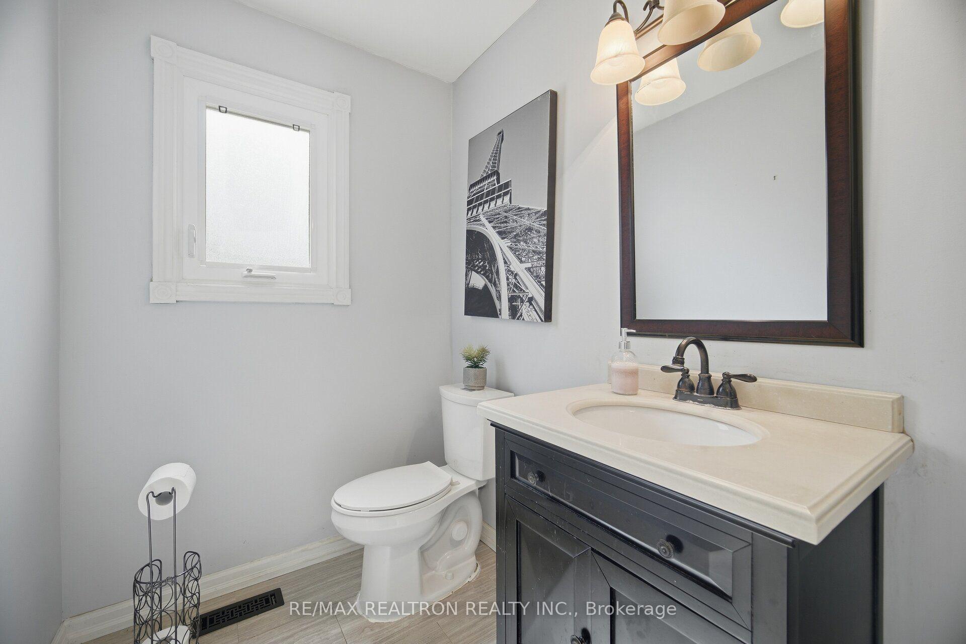 Photo 15 of 80 East Humber Drive, King, King City — HOMEH