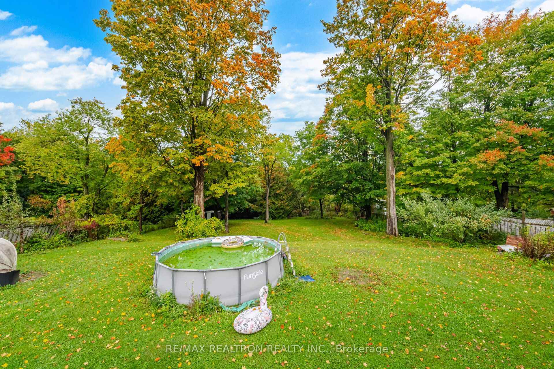 Photo 35 of 80 East Humber Drive, King, King City — HOMEH