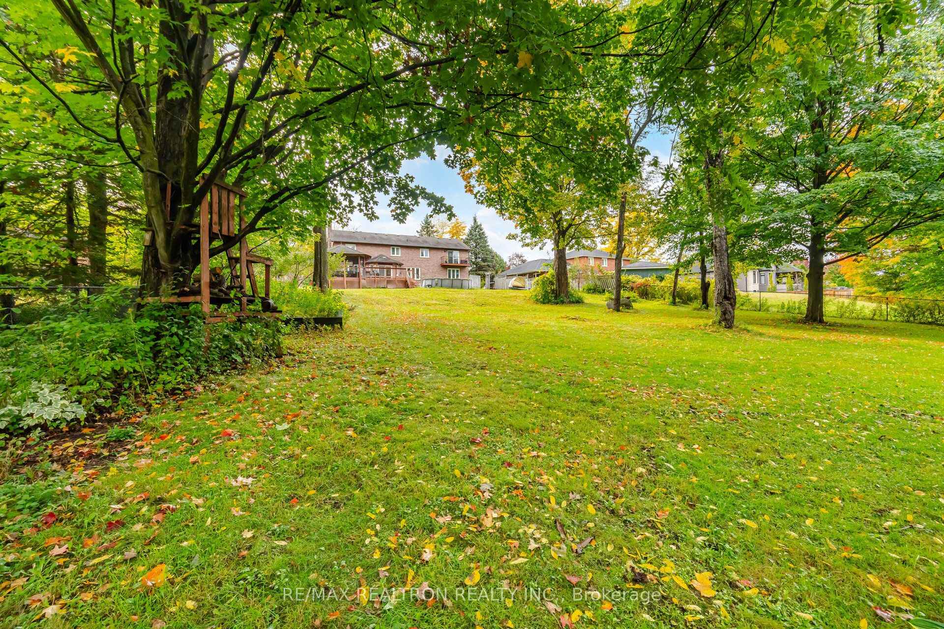 Photo 39 of 80 East Humber Drive, King, King City — HOMEH