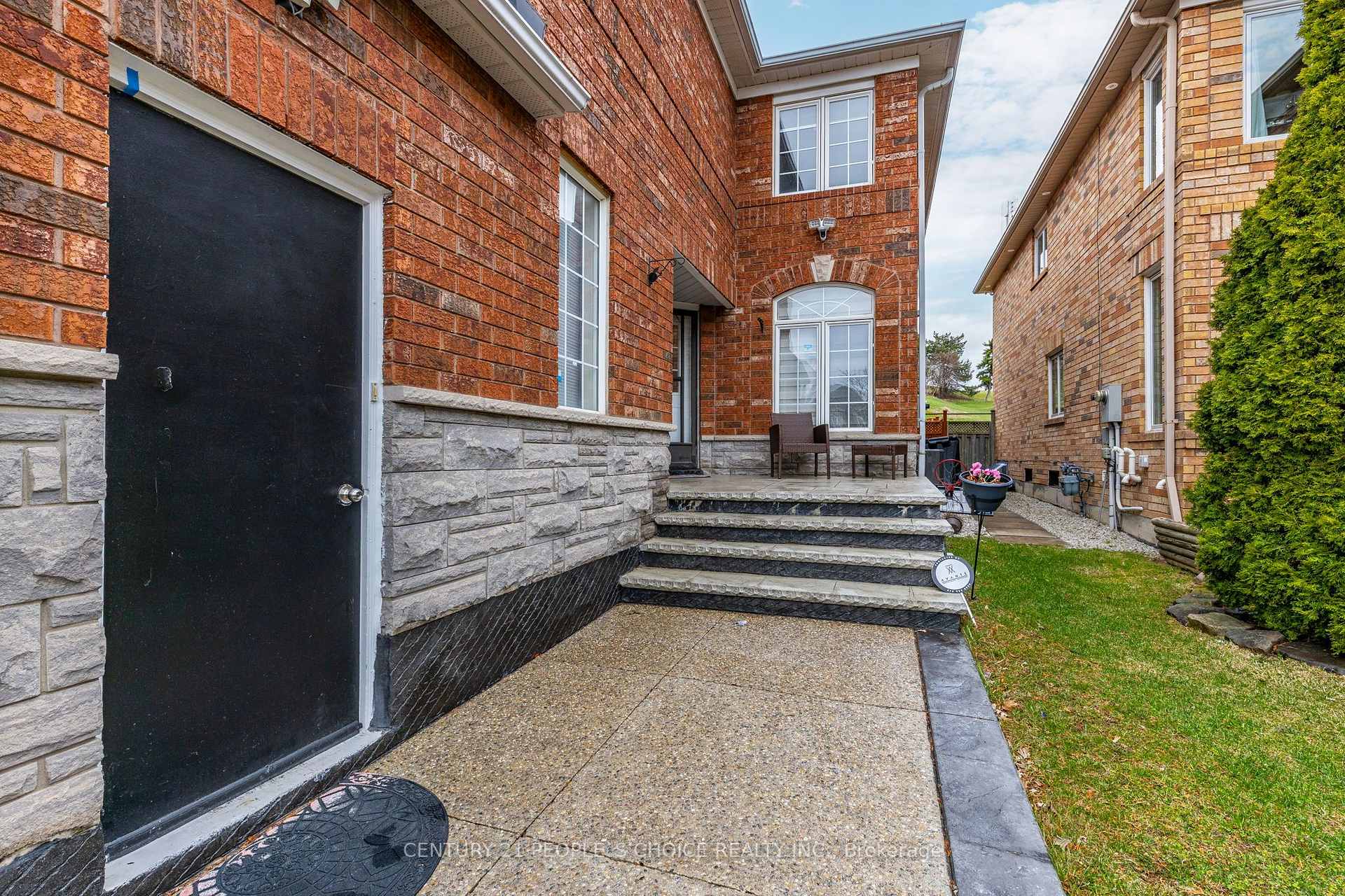 Photo 2 of 5677 Condor Place, Mississauga, East Credit — HOMEH