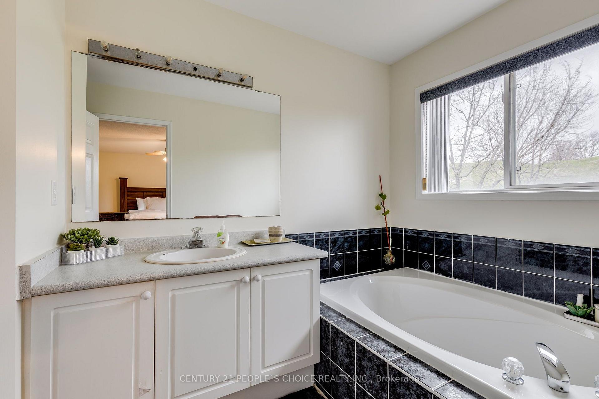 Photo 28 of 5677 Condor Place, Mississauga, East Credit — HOMEH