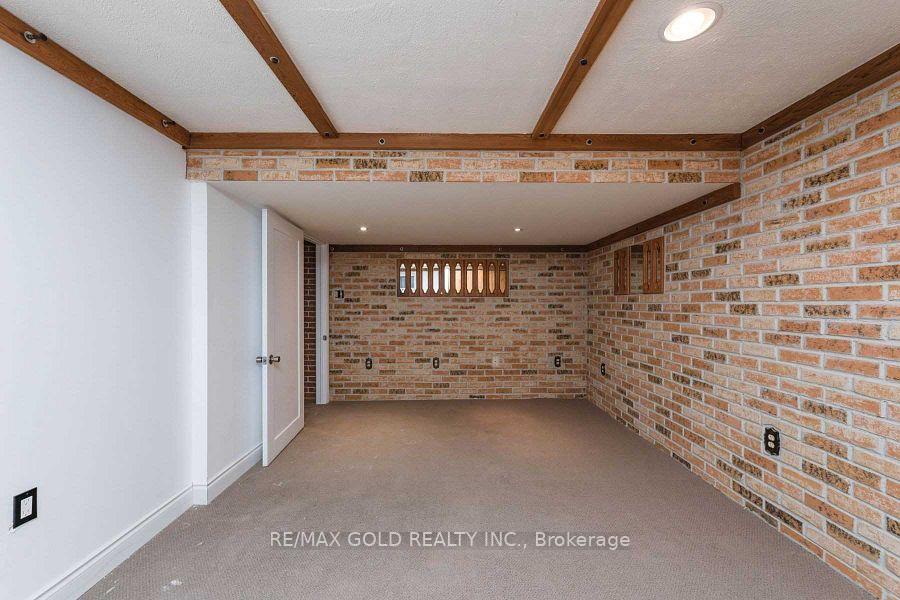 Photo 2 of 28 Devonshire Drive, Brampton, Southgate — HOMEH