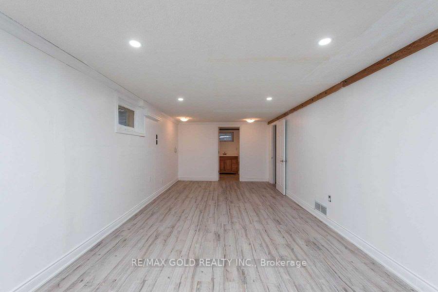 Photo 3 of 28 Devonshire Drive, Brampton, Southgate — HOMEH
