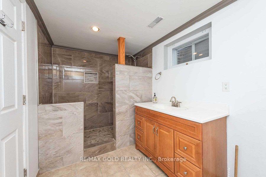 Photo 4 of 28 Devonshire Drive, Brampton, Southgate — HOMEH