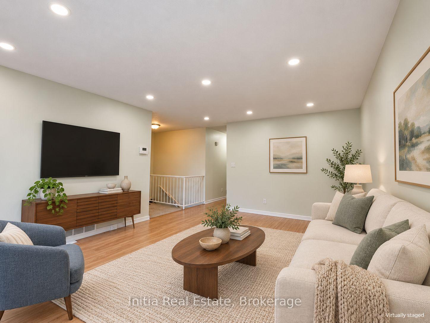 Photo 4 of 8370 Gregory Place, Windsor, Riverside - Windsor — HOMEH