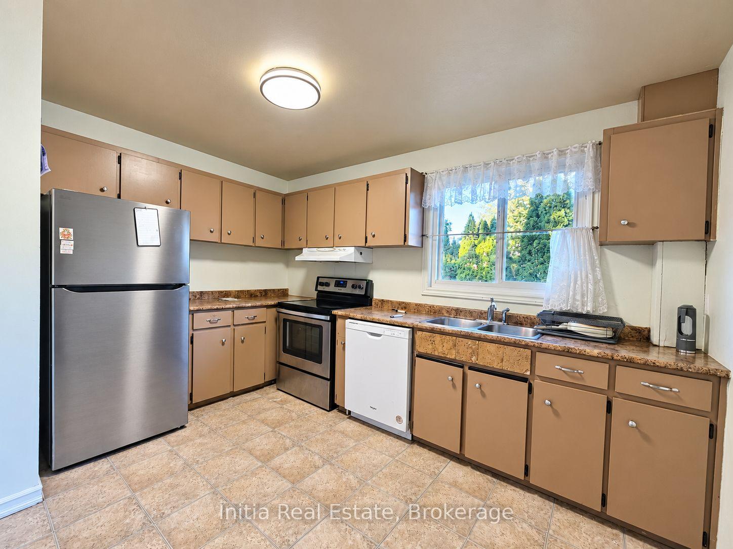 Photo 8 of 8370 Gregory Place, Windsor, Riverside - Windsor — HOMEH