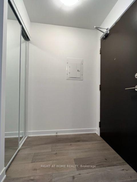 Photo 2 of Unit 915, 10 Honeycrisp Crescent, Vaughan, Vaughan Corporate Centre — HOMEH