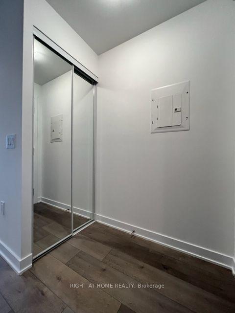 Photo 3 of Unit 915, 10 Honeycrisp Crescent, Vaughan, Vaughan Corporate Centre — HOMEH