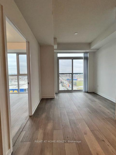 Photo 7 of Unit 915, 10 Honeycrisp Crescent, Vaughan, Vaughan Corporate Centre — HOMEH