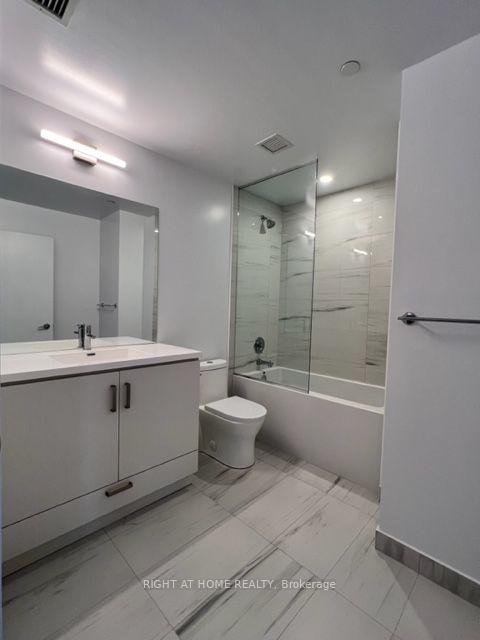 Photo 8 of Unit 915, 10 Honeycrisp Crescent, Vaughan, Vaughan Corporate Centre — HOMEH