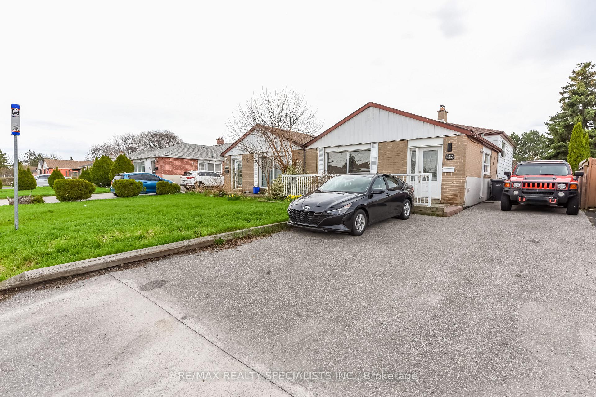 Photo 2 of Unit Upper Portion, 137 Avondale Boulevard, Brampton, Avondale — HOMEH