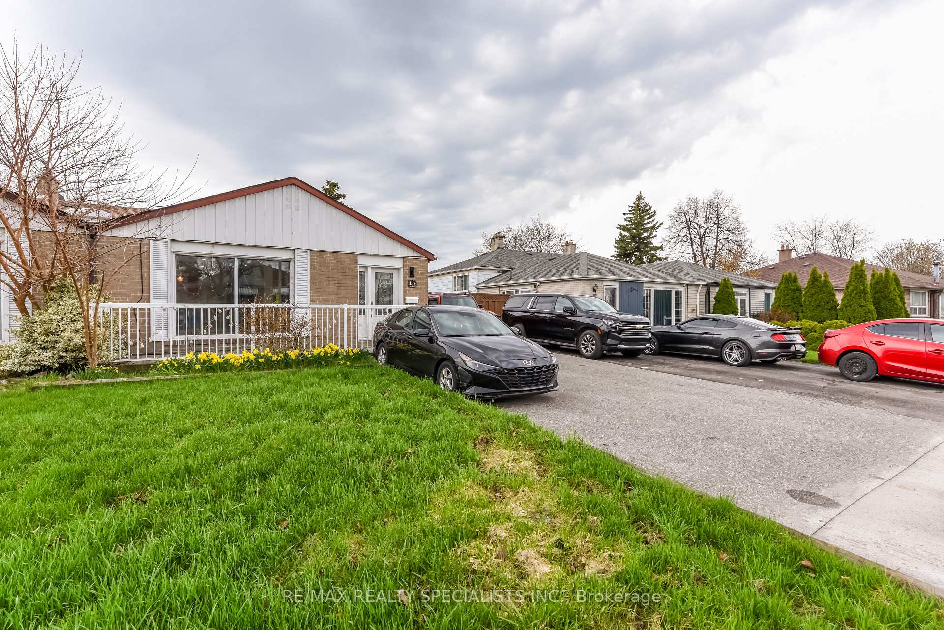 Photo 3 of Unit Upper Portion, 137 Avondale Boulevard, Brampton, Avondale — HOMEH