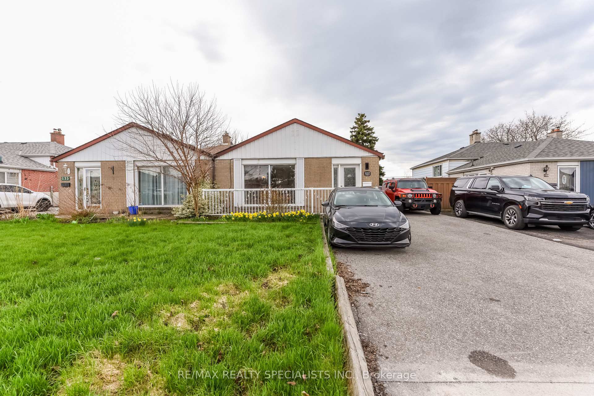 Photo 4 of Unit Upper Portion, 137 Avondale Boulevard, Brampton, Avondale — HOMEH