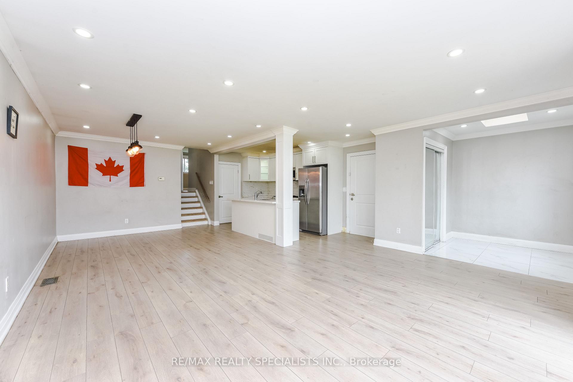 Photo 8 of Unit Upper Portion, 137 Avondale Boulevard, Brampton, Avondale — HOMEH