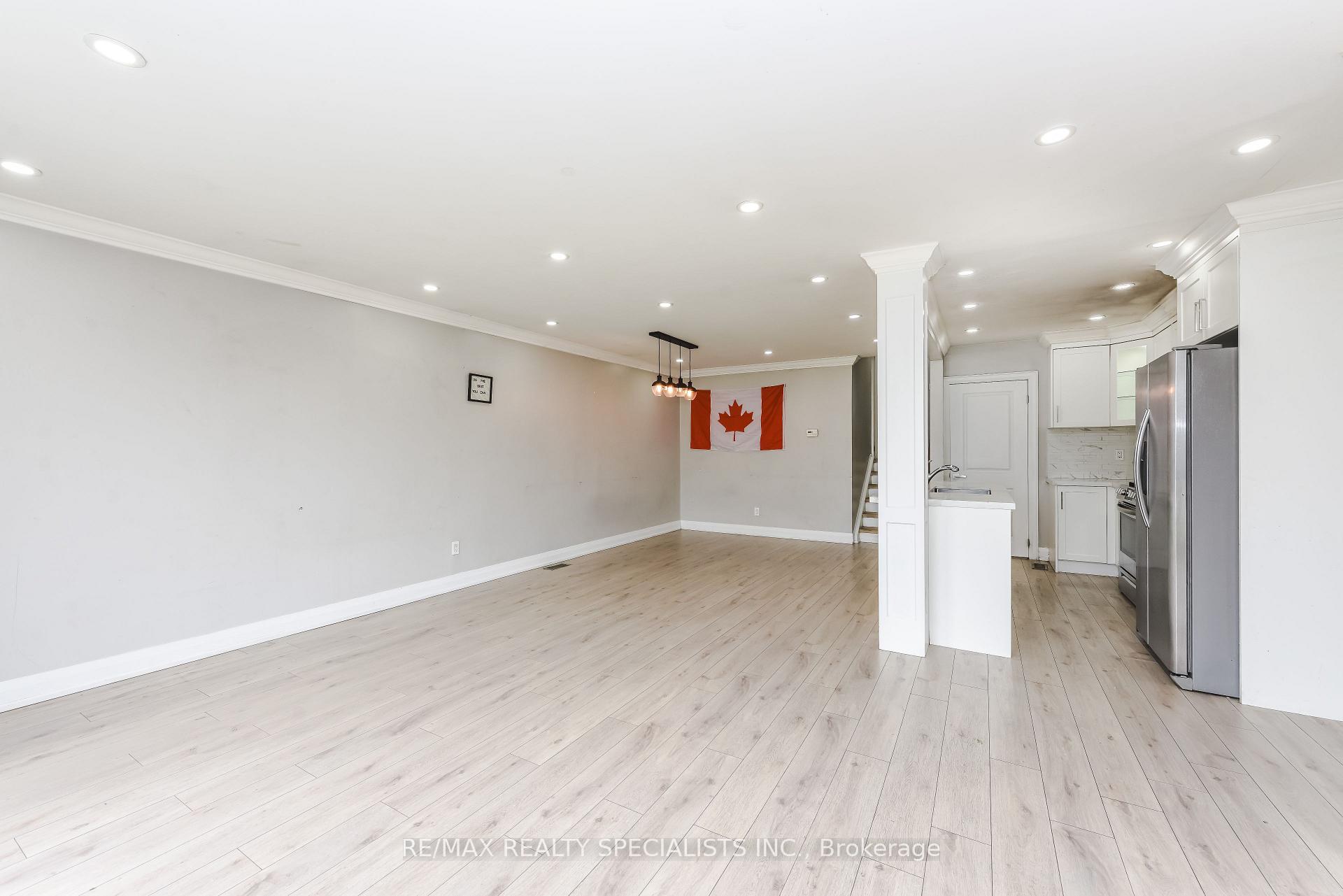 Photo 9 of Unit Upper Portion, 137 Avondale Boulevard, Brampton, Avondale — HOMEH