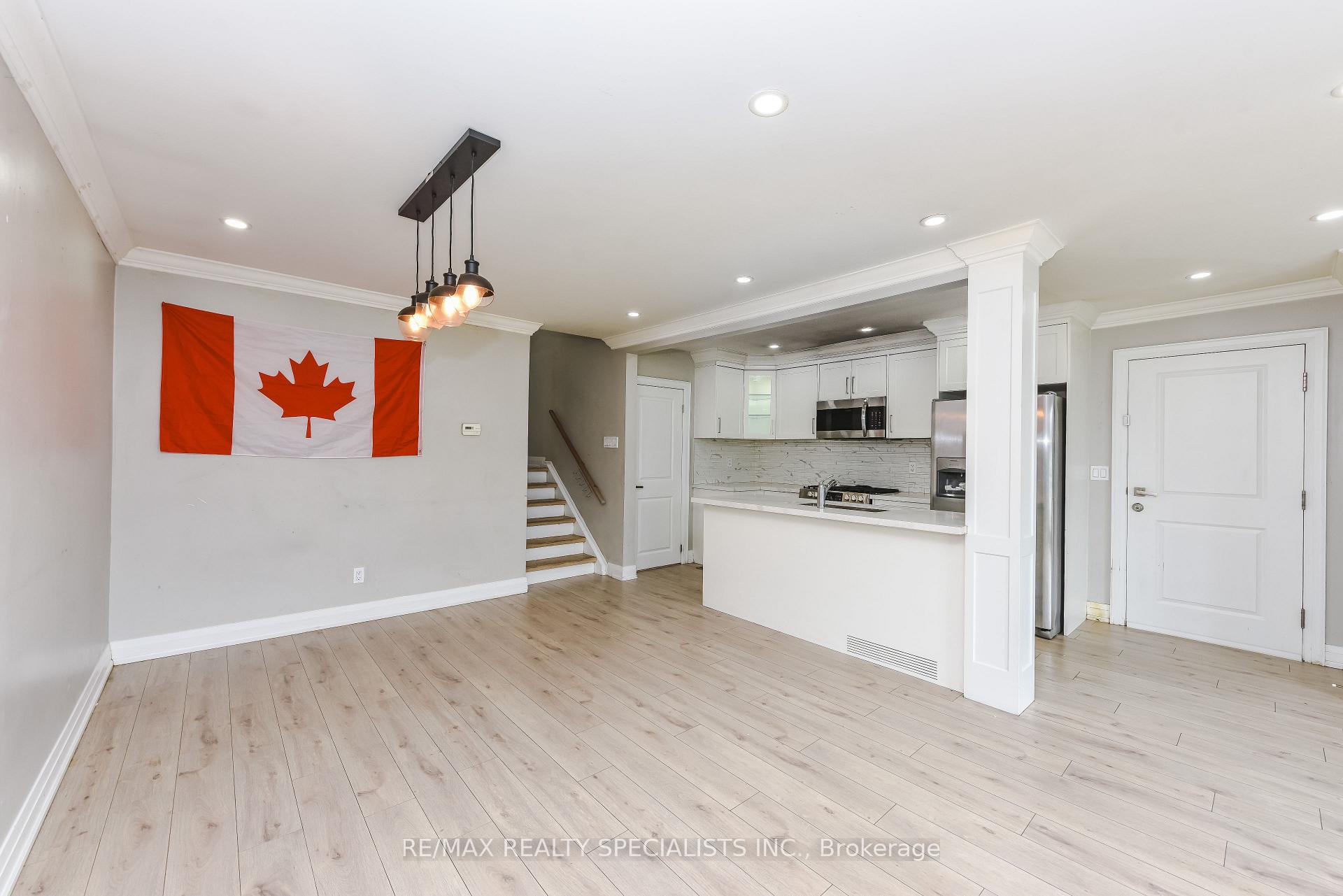 Photo 11 of Unit Upper Portion, 137 Avondale Boulevard, Brampton, Avondale — HOMEH