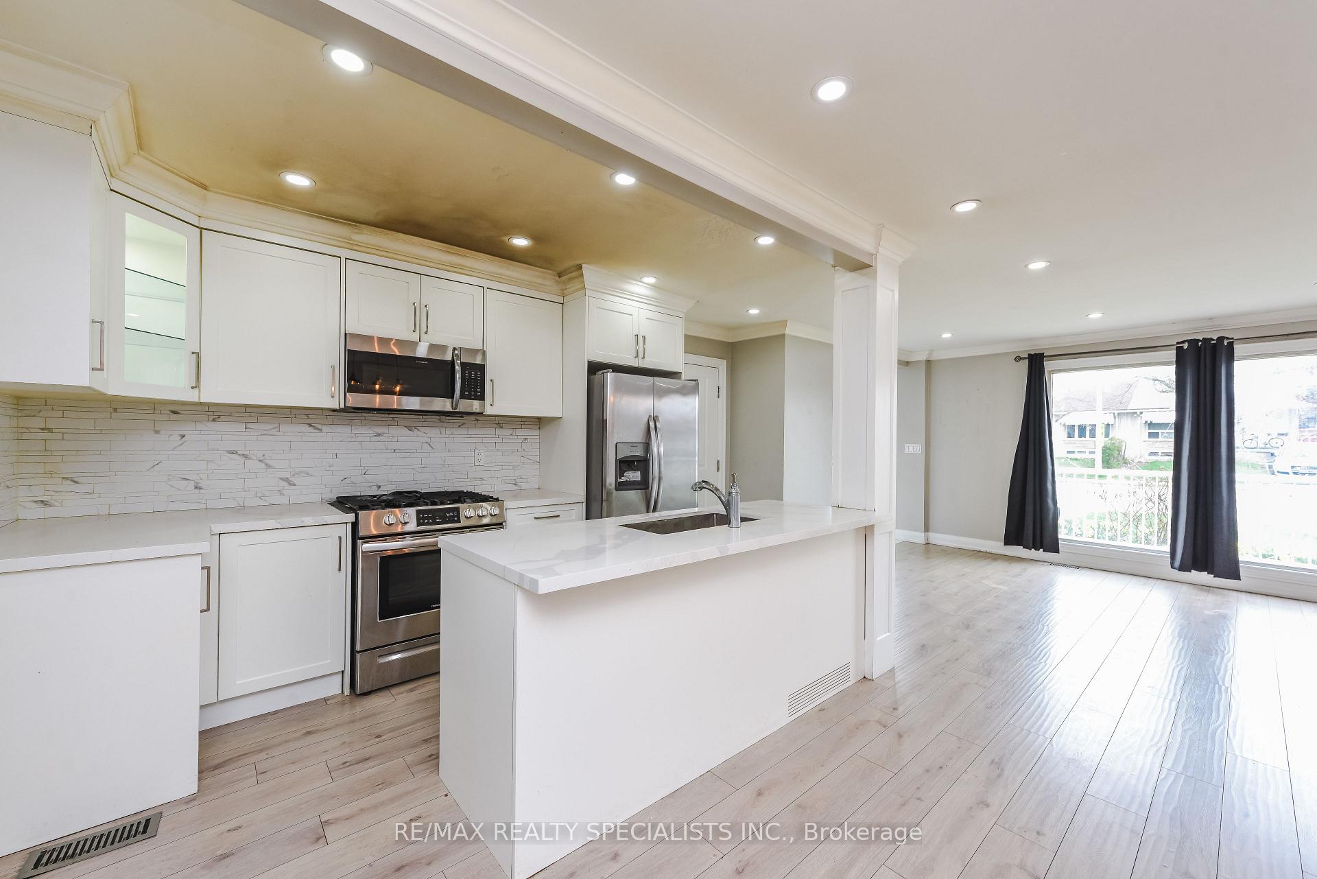 Photo 13 of Unit Upper Portion, 137 Avondale Boulevard, Brampton, Avondale — HOMEH
