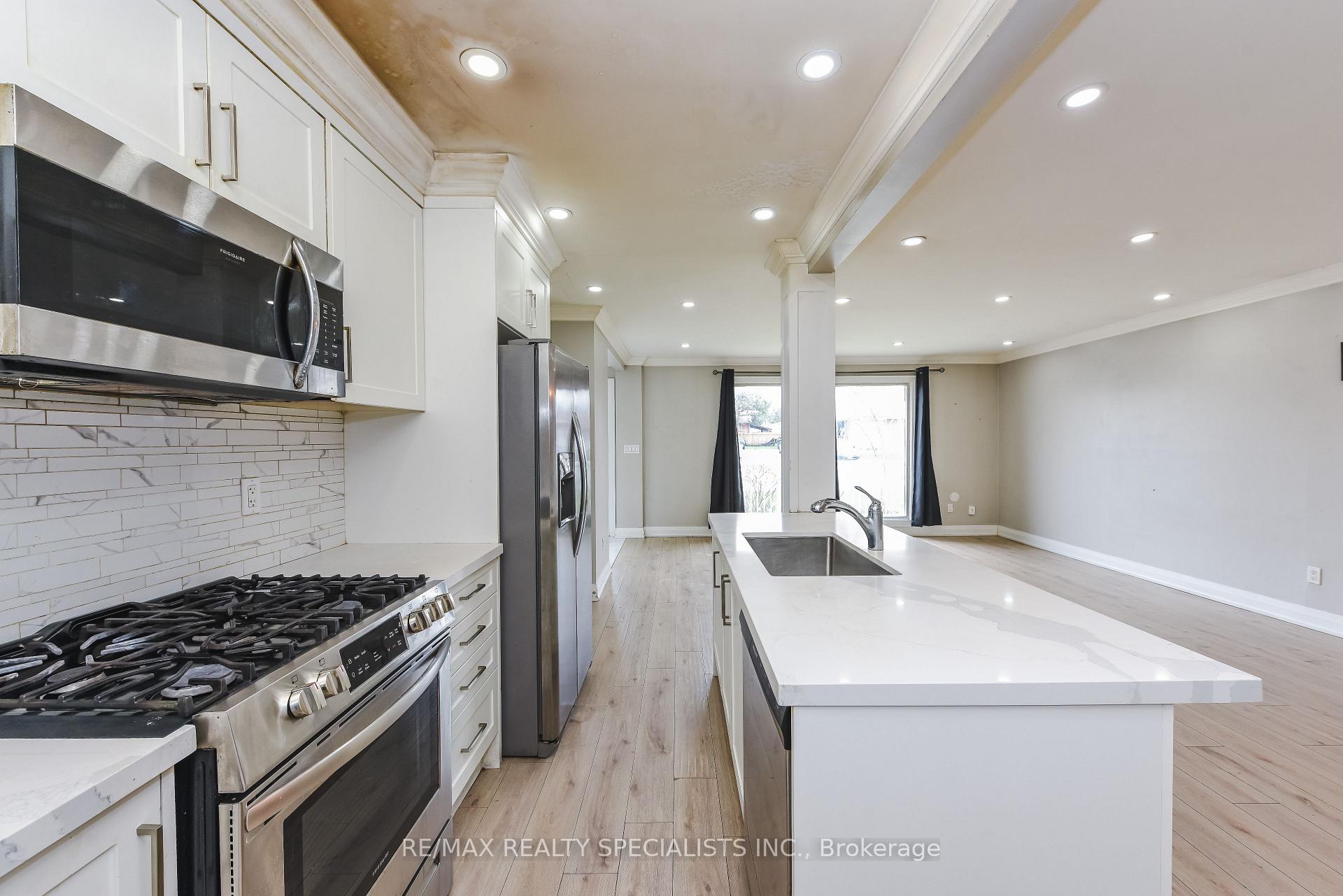 Photo 14 of Unit Upper Portion, 137 Avondale Boulevard, Brampton, Avondale — HOMEH