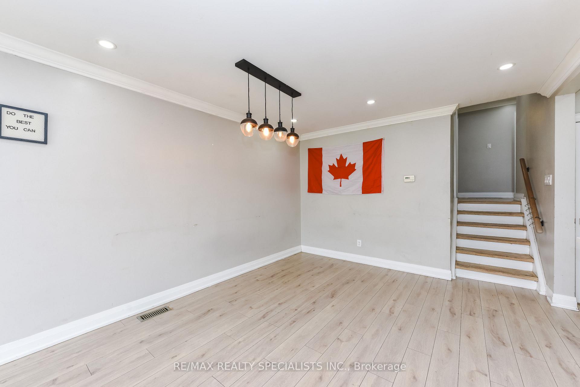 Photo 17 of Unit Upper Portion, 137 Avondale Boulevard, Brampton, Avondale — HOMEH