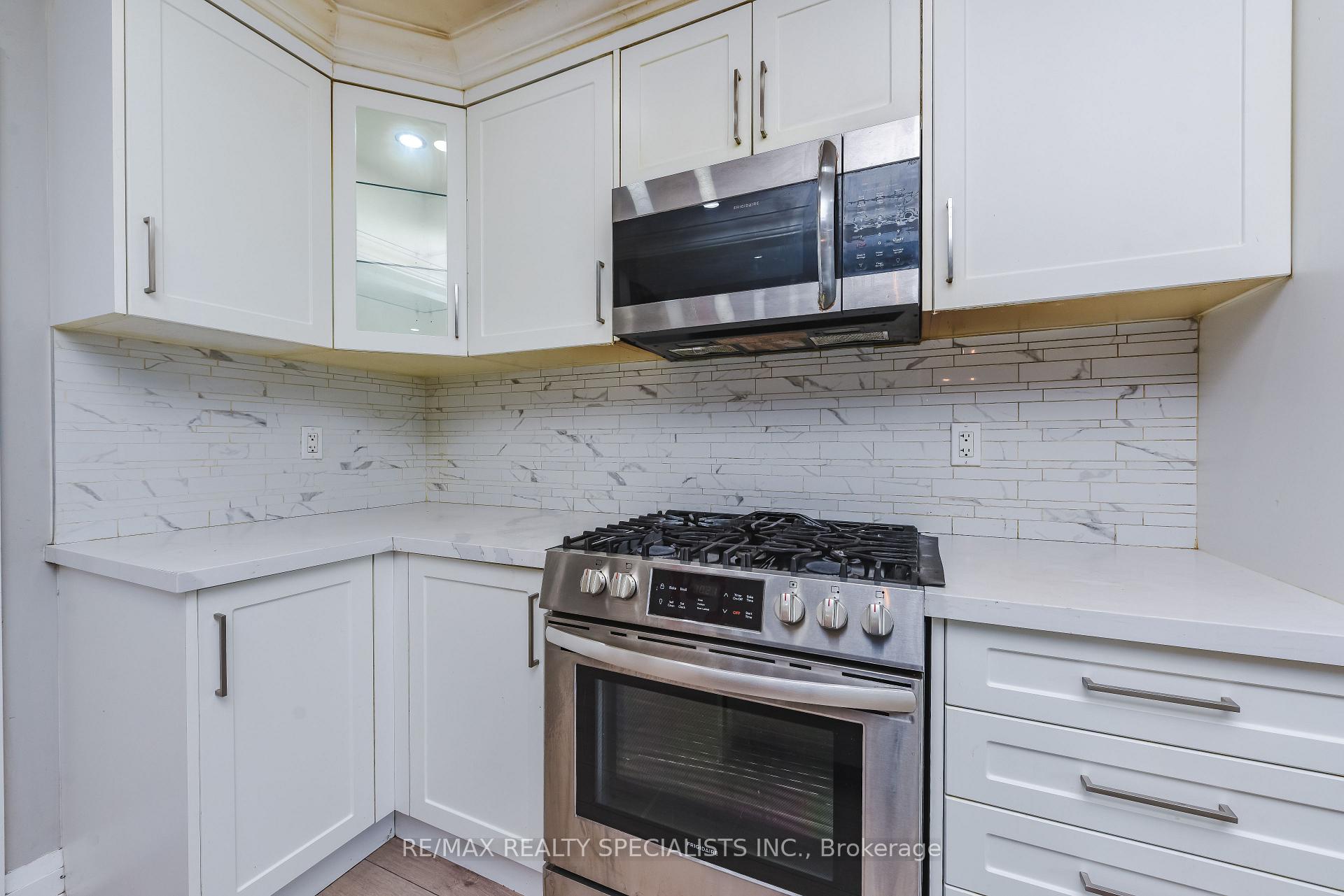 Photo 20 of Unit Upper Portion, 137 Avondale Boulevard, Brampton, Avondale — HOMEH