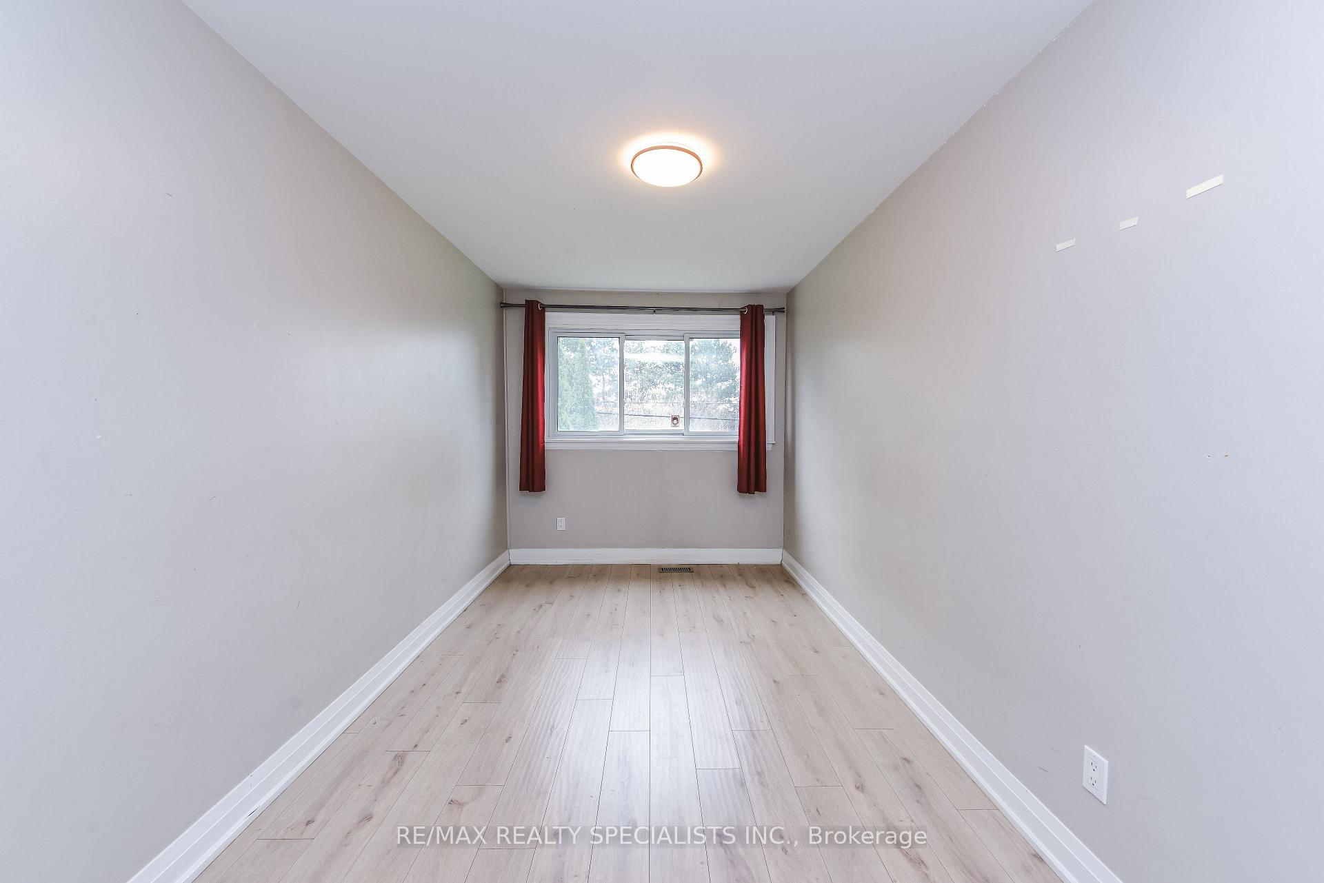 Photo 29 of Unit Upper Portion, 137 Avondale Boulevard, Brampton, Avondale — HOMEH